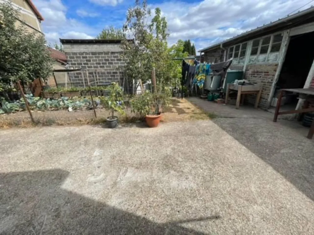 A  vendre pavillon plain-pied avec dépendance sur la commune de ST ETIENNE DU ROUVRAY 76800
