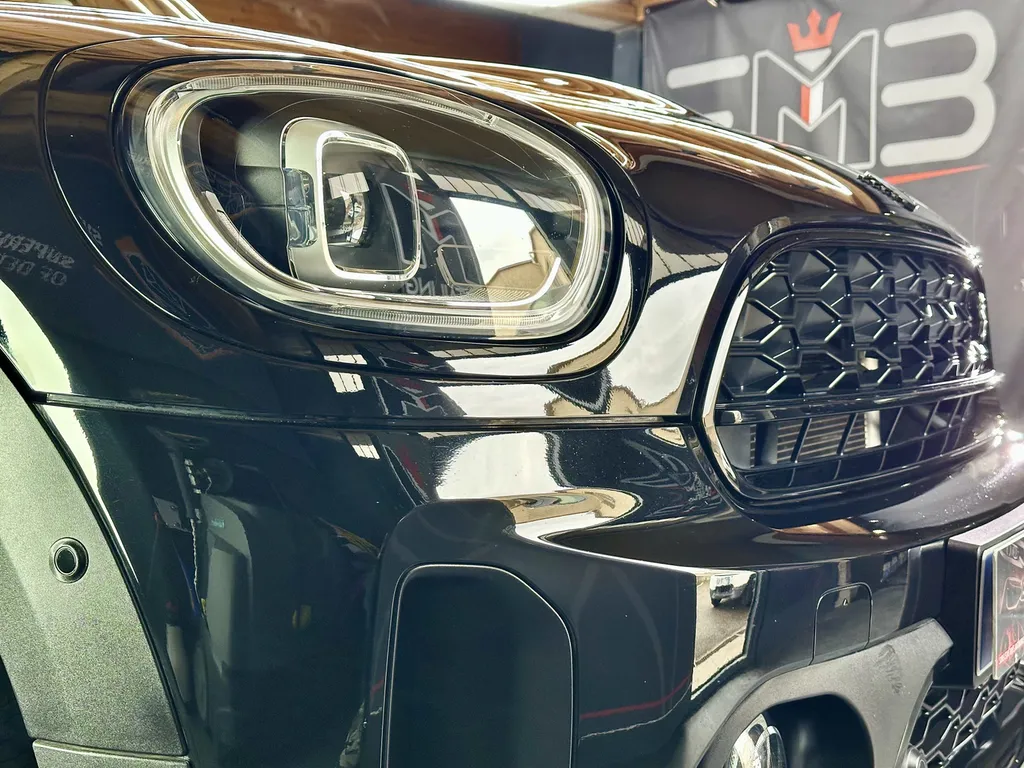Traitement céramique & polissage multi-étapes sur Mini Countryman – EMB Detailing, spécialiste à Vaugneray (Lyon Ouest)