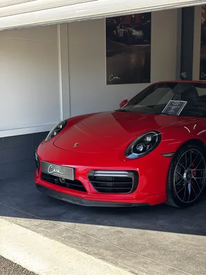 Nettoyage De Présentation Sur une Magnifique Porsche 911 991.2 Turbo Rouge Carmin a Civrieux D'azergue Près de Lyon
