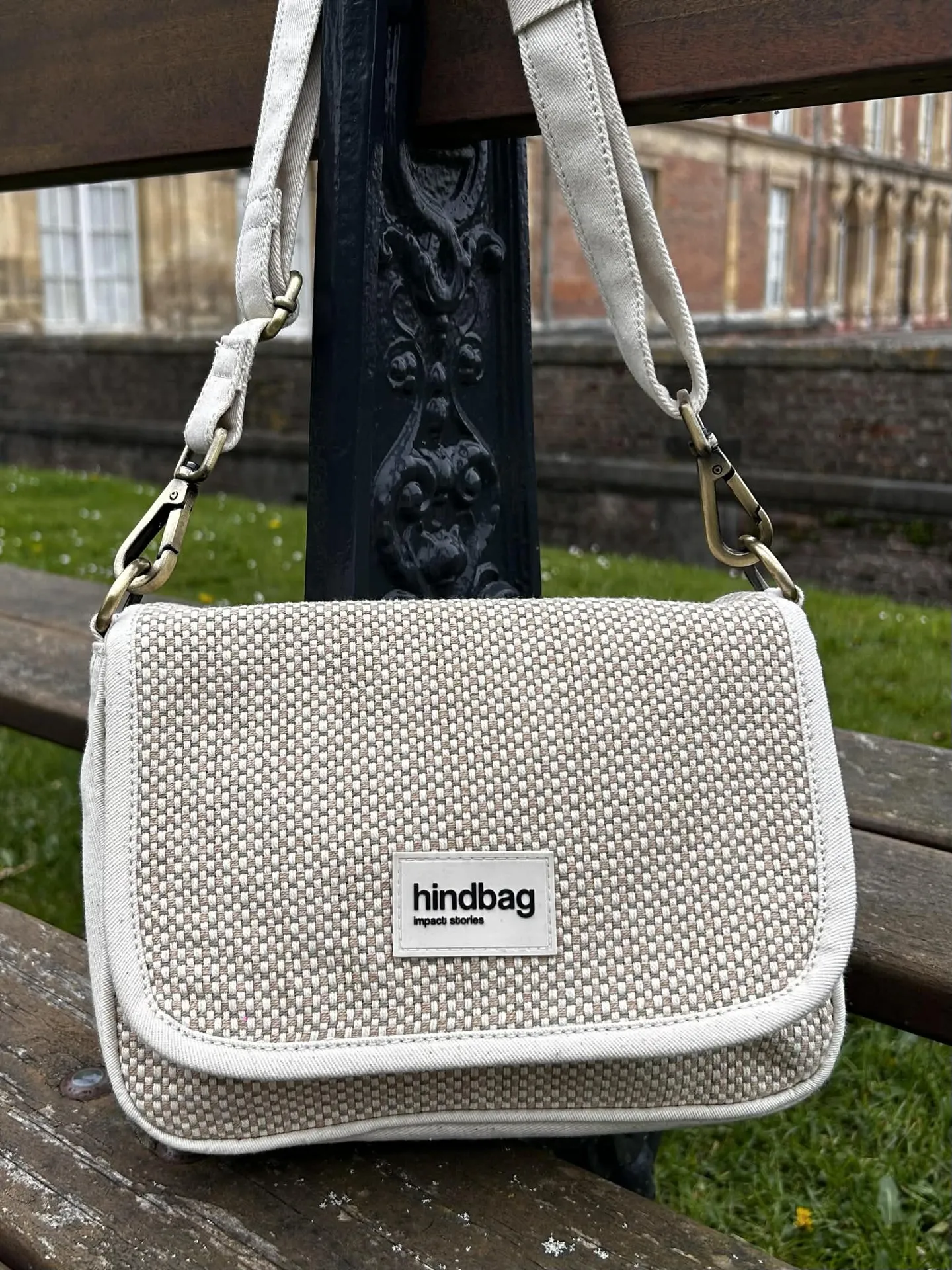 Sac bandoulière Hindbag Margault Tressage écru chez Evasion à Eu