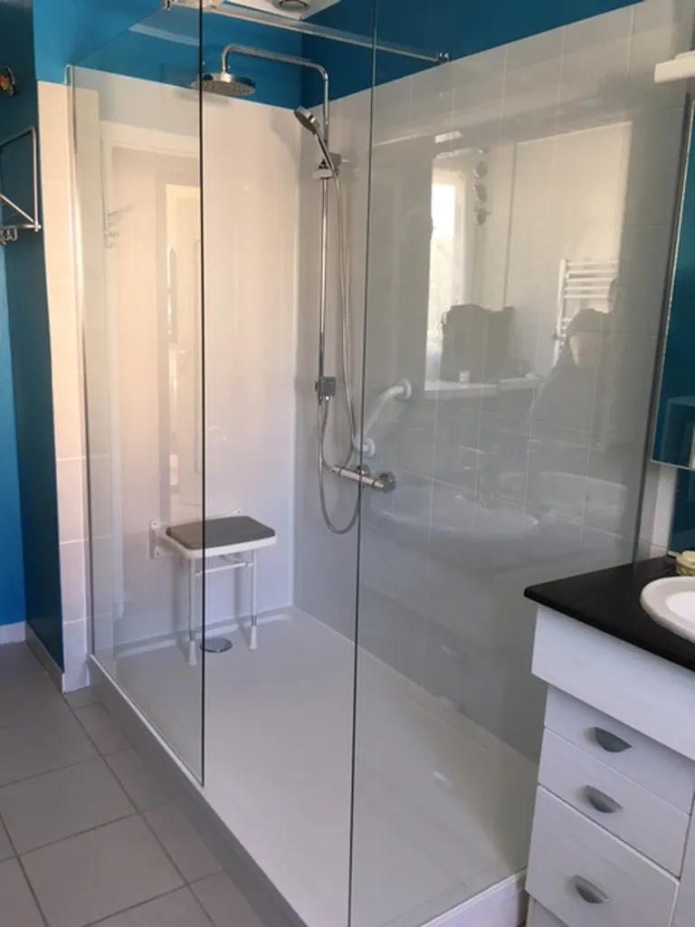 Remplacement de baignoire par douche à l'italienne senior à Lyon