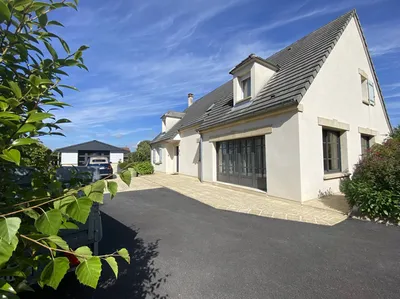 Maison contemporaine de 225m², 4 chambres, 2 salles d'eau, 1377m² de terrain