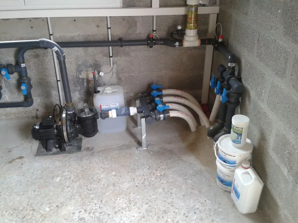 Construction d un local technique dans une piscine privée dans le  76
