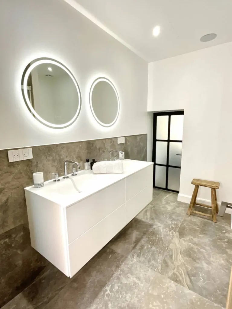 Salle de bains APRES restauration par Inspirations d'Intérieurs architecture