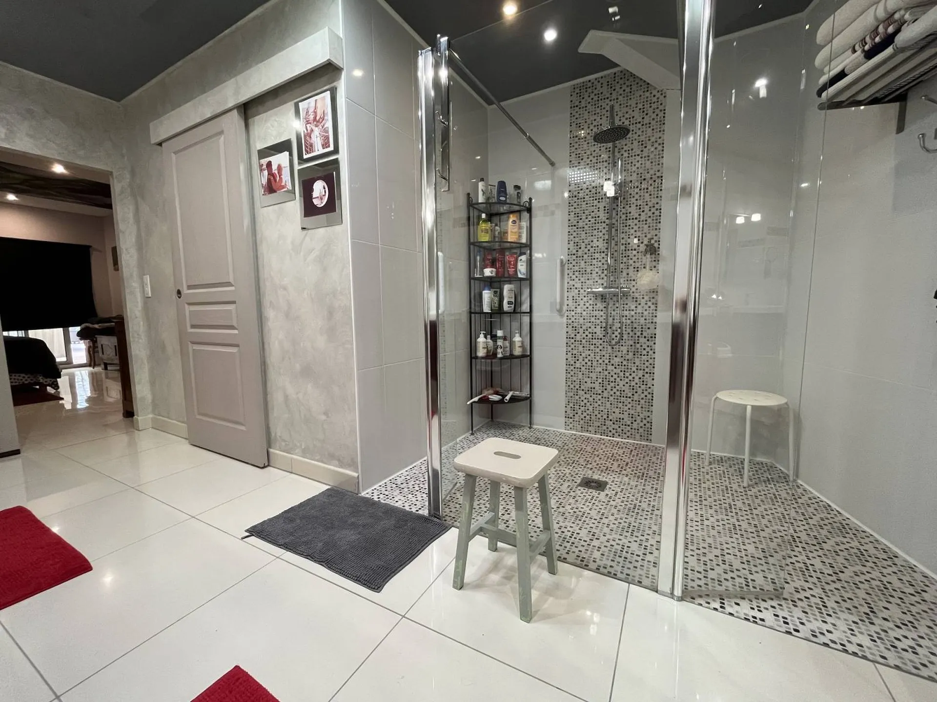 Ensemble immobilier, à vendre, avec ascenseur, situé en centre ville de Caudebec en Caux