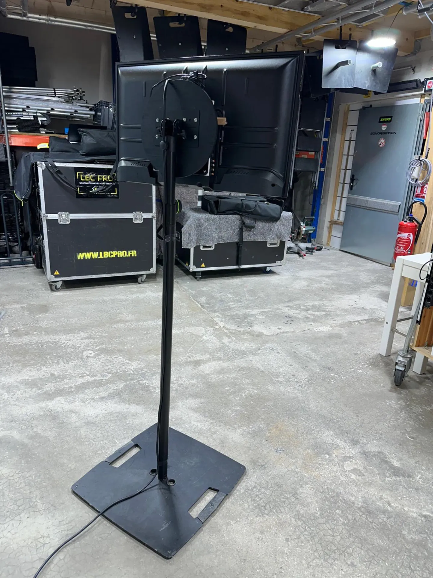 PIEDS POUR ECRANS 32 A 43 POUCES