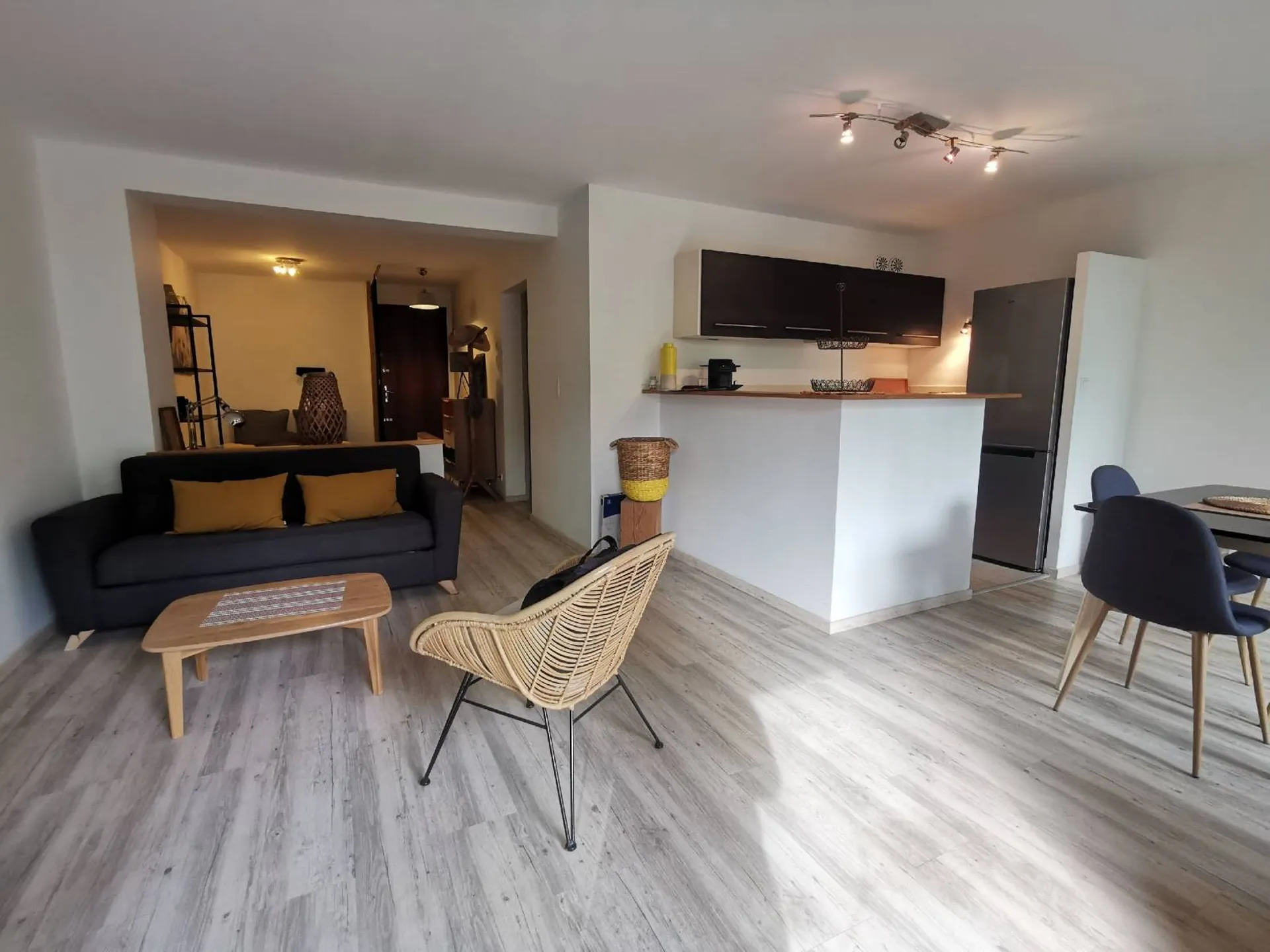 Appartement Cassis  ouvrant sur terrasse et jardinet privatif dans résidence sécurisée avec parking