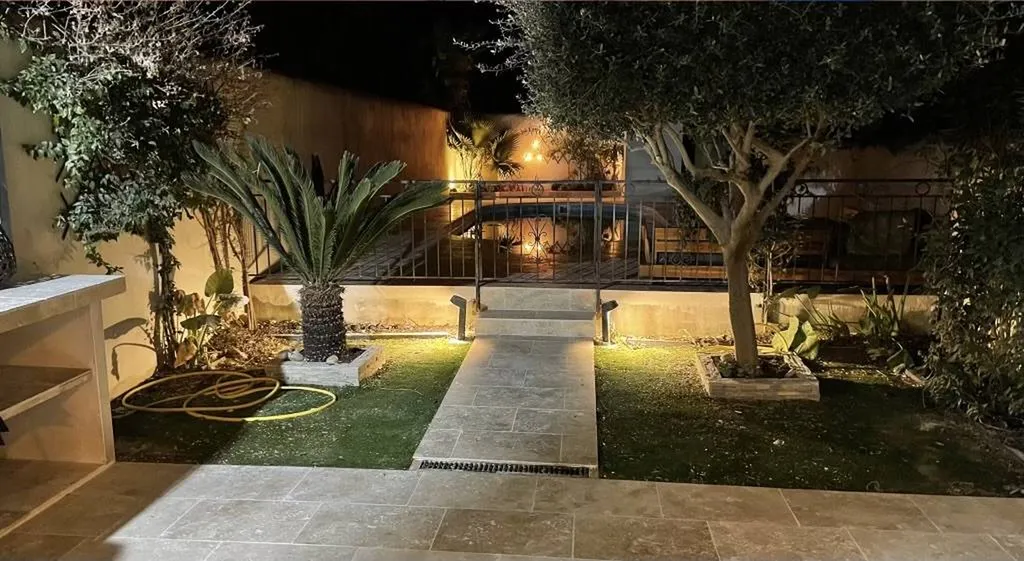 TERRASSE EN TRAVERTIN BEIGE 1ER CHOIX CLASSIC FORMAT 61 X 40.6 X 1.2 CM