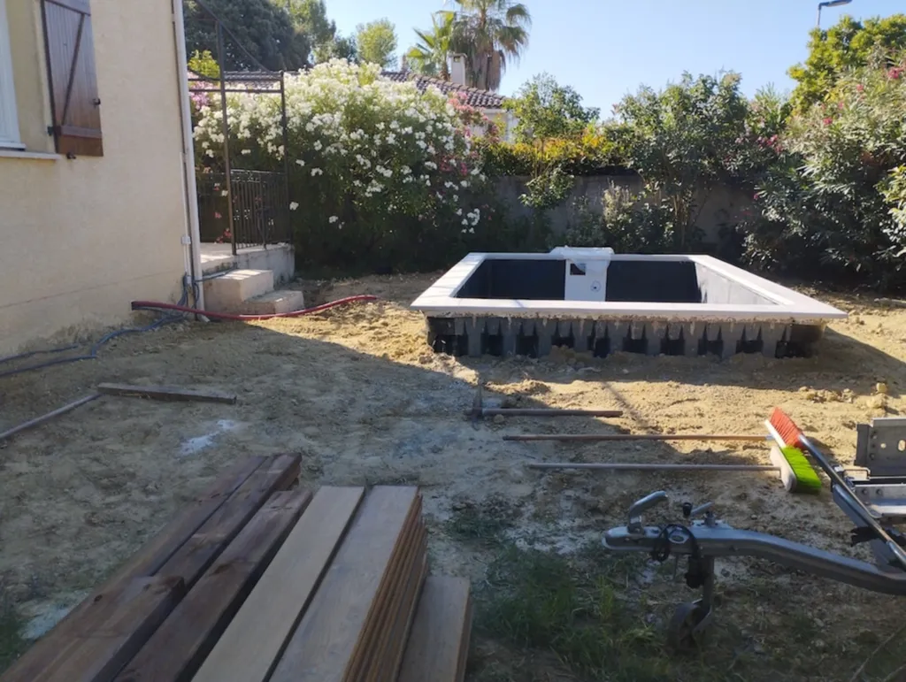 Terrasse en bois exotique Itauba de 50 m² : un aménagement sur mesure alliant élégance et durabilité à Montagnac