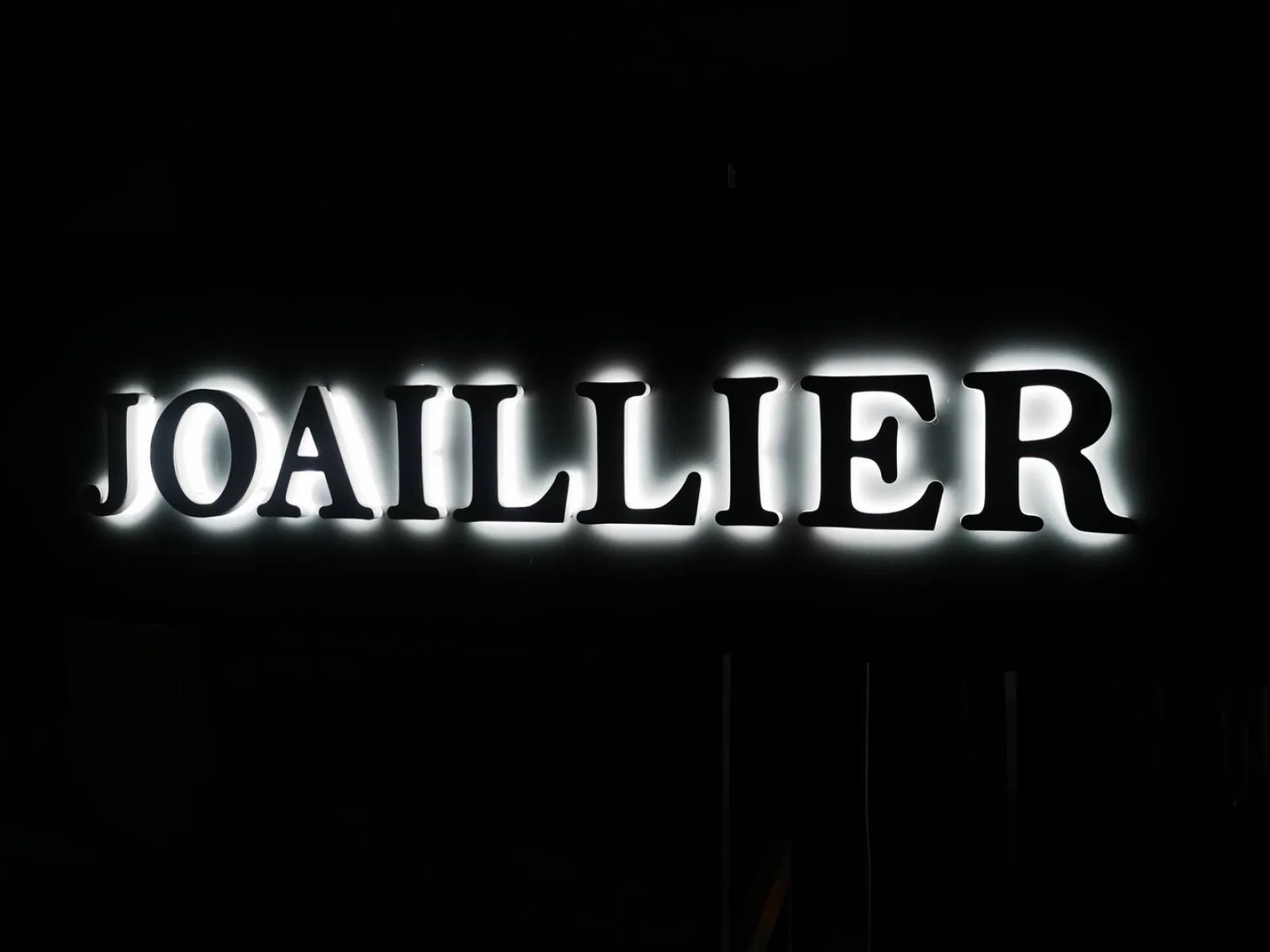 lettres reliefs lumineuses enseigne bijouterie Carry le rouet
