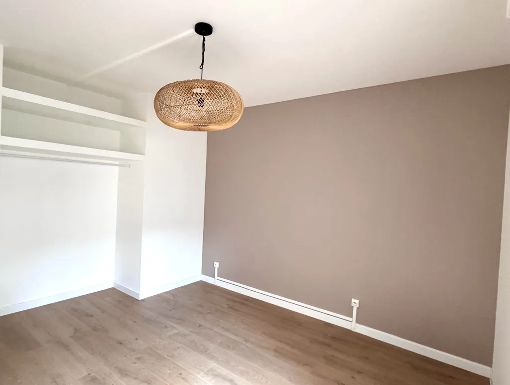 Bel appartement rénové F3-Hyper centre, Place Henry IV