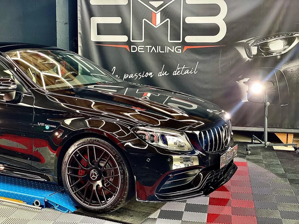 Protection carrosserie Traitement céramique auto cicatrisant Lyon Mercedes C63 AMG