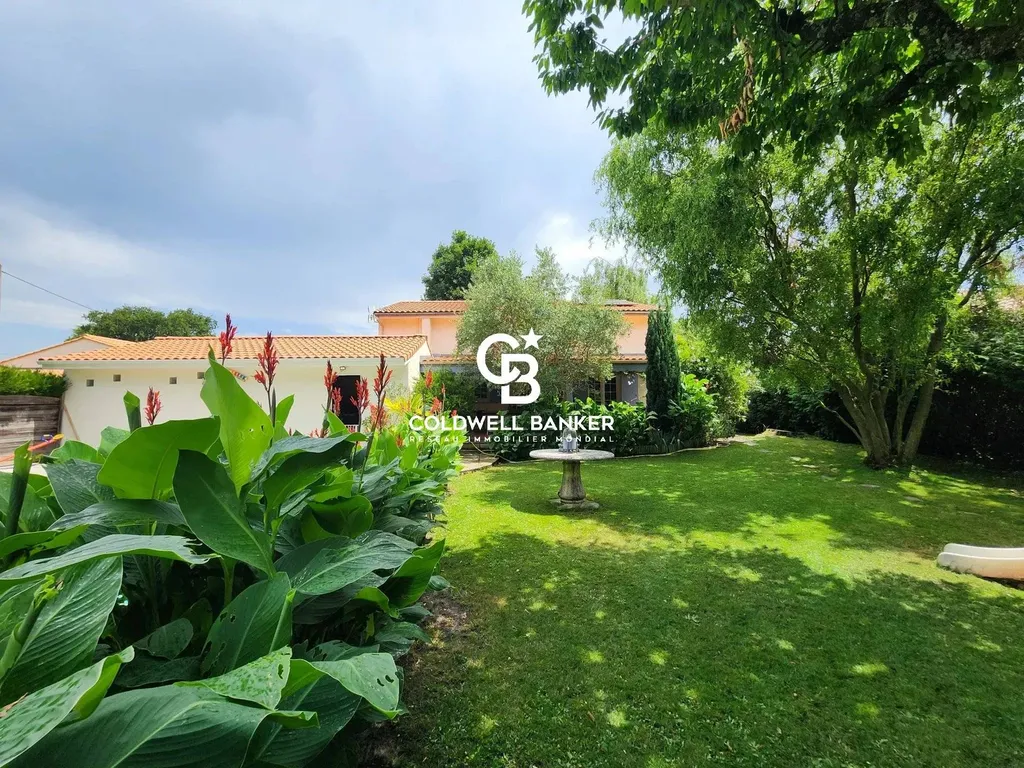 Maison à vendre à Mérignac - maison familiale avec piscine, 4 chambres, jardin arboré et proche tram
