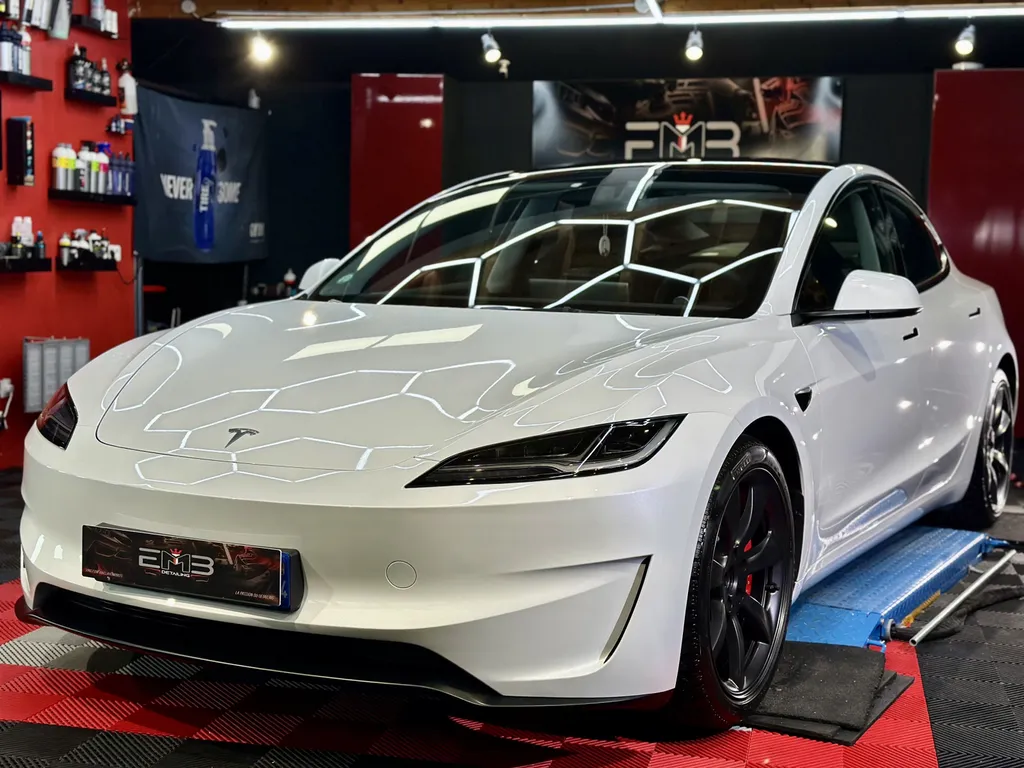 spécialiste du DETAILING sur Lyon Traitement céramique Tesla model 3 