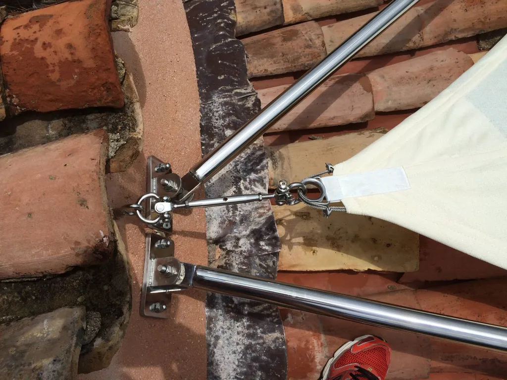 Installation de voile d'ombrage haute résistance à Théoule-sur-mer Alpes Maritime  