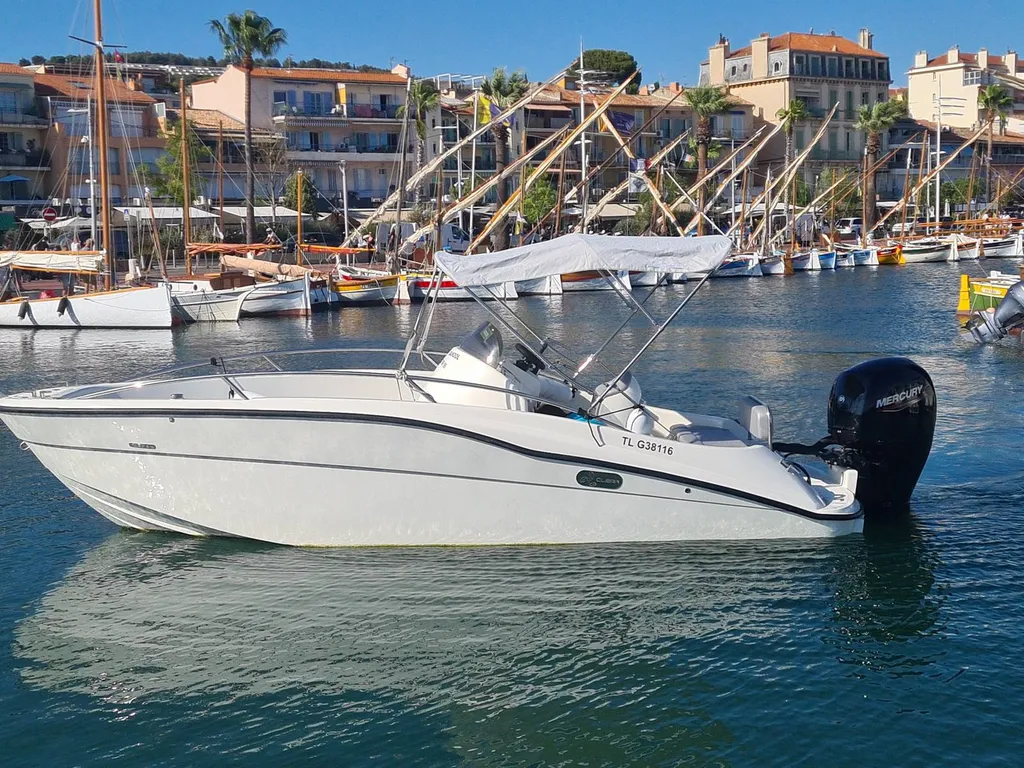 Bateau d'occasion Aries Open à Saint-Cyr