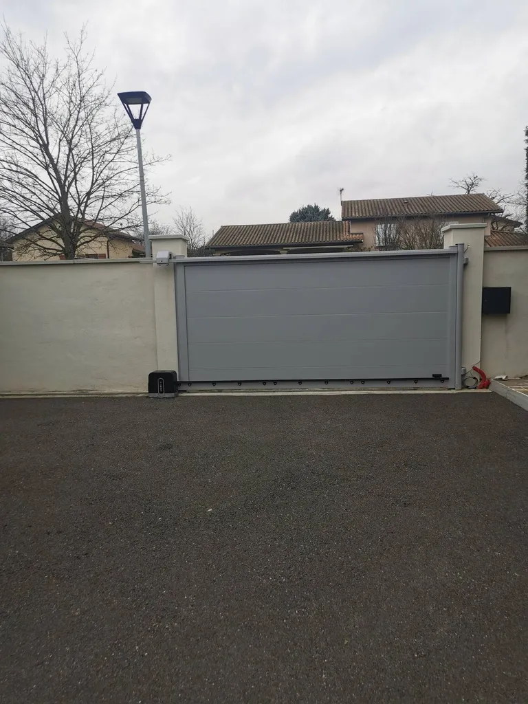 Installation d'un portail et d'une porte de garage