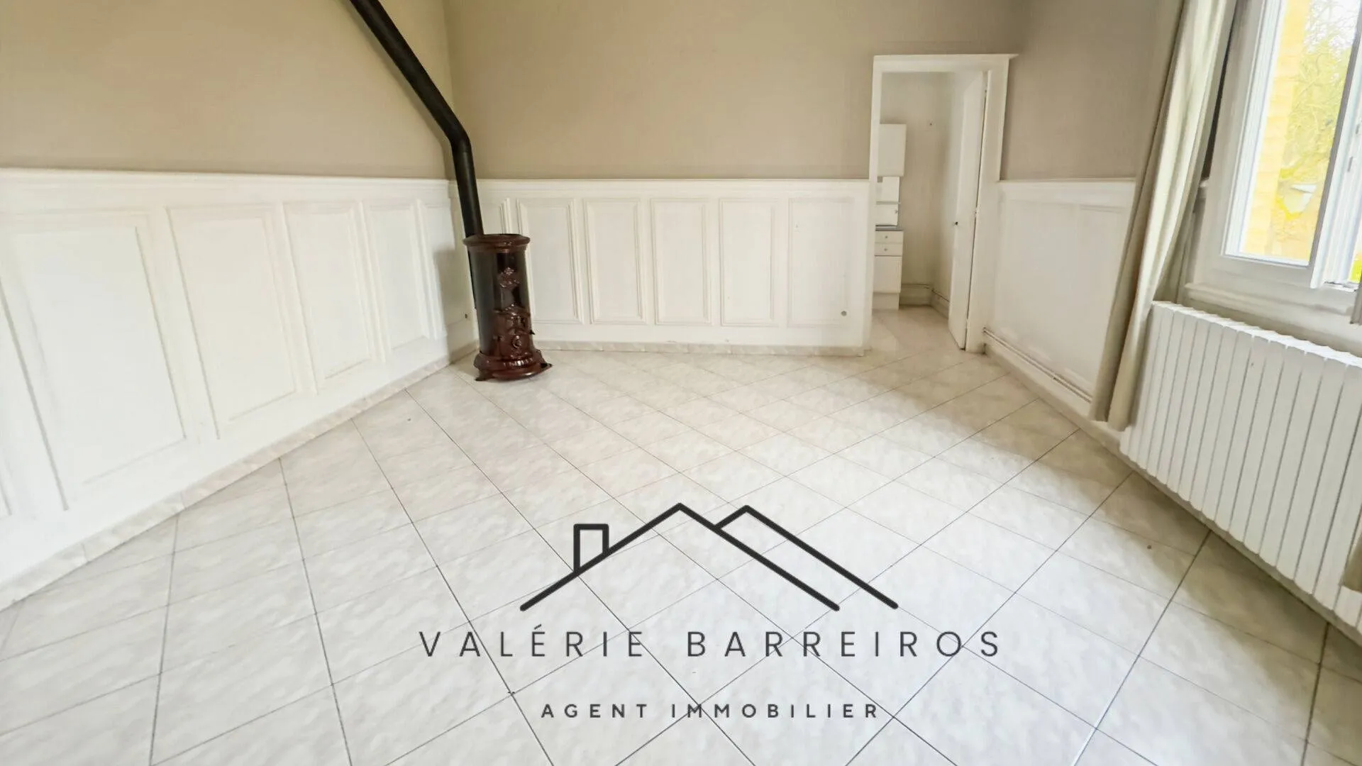 A vendre maison de maître de 113 m² habitables édifiée sur 900 m² de terrain sur la commune de CAUDEBEC LES ELBEUF 76320