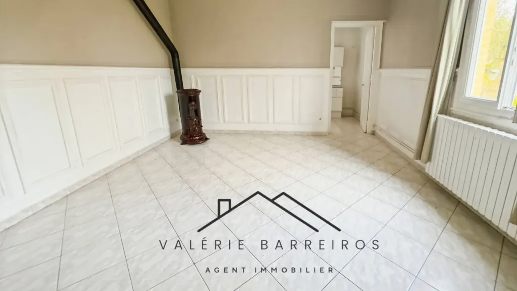 A vendre maison de maître de 113 m² habitables édifiée sur 900 m² de terrain sur la commune de CAUDEBEC LES ELBEUF 76320