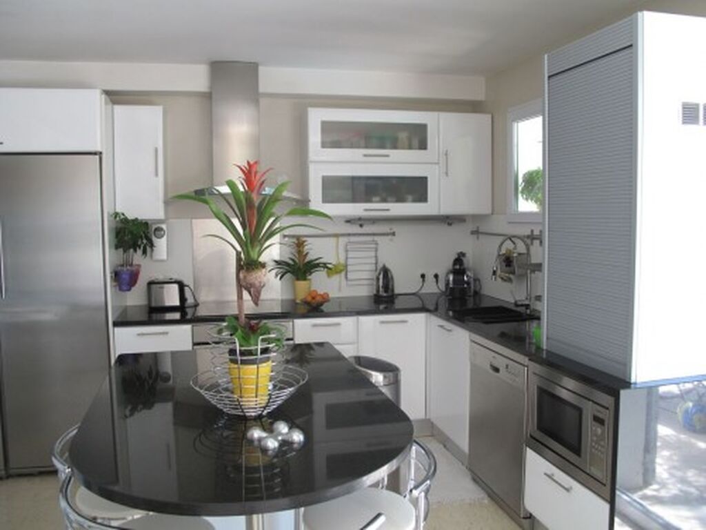 Vente très belle villa 5/6 Cassis belles prestations, piscine, garage et annexe