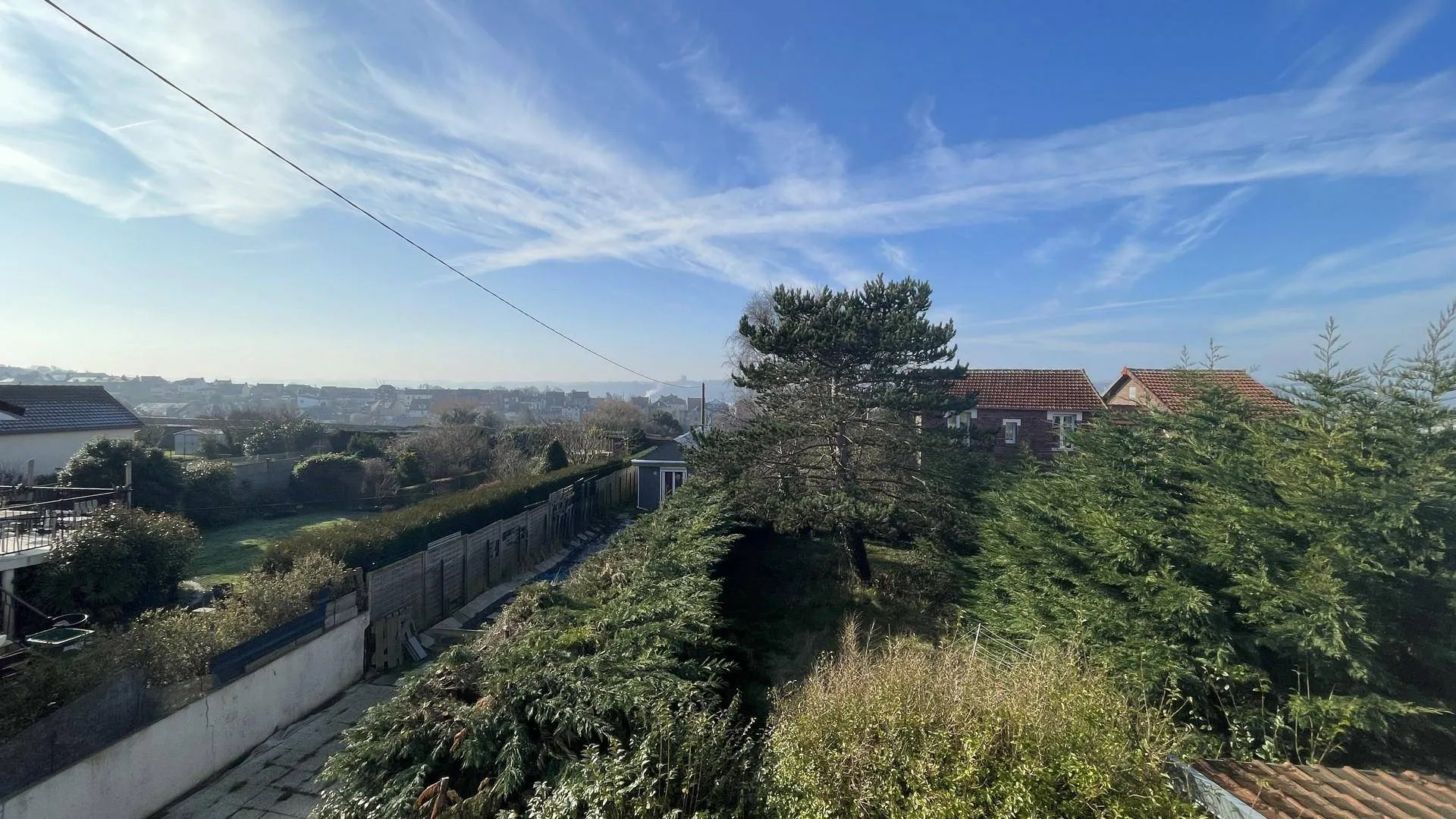 Dieppe – Maison à vendre avec beau potentiel de rénovation : Un bien stratégique pour investisseurs ou acquéreurs souhaitant personnaliser leur futur logement.