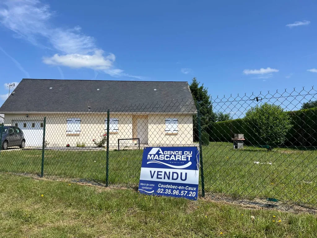 Exclusivité ! Maison individuelle de 2000 - Plain pied et 2 chambres - Environ 600m² de jardin avec garage  - Vatteville La Rue