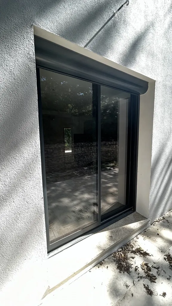 INSTALLATION de menuiserie aluminium sur Aix-en-Provence, en coloris gris anthracite