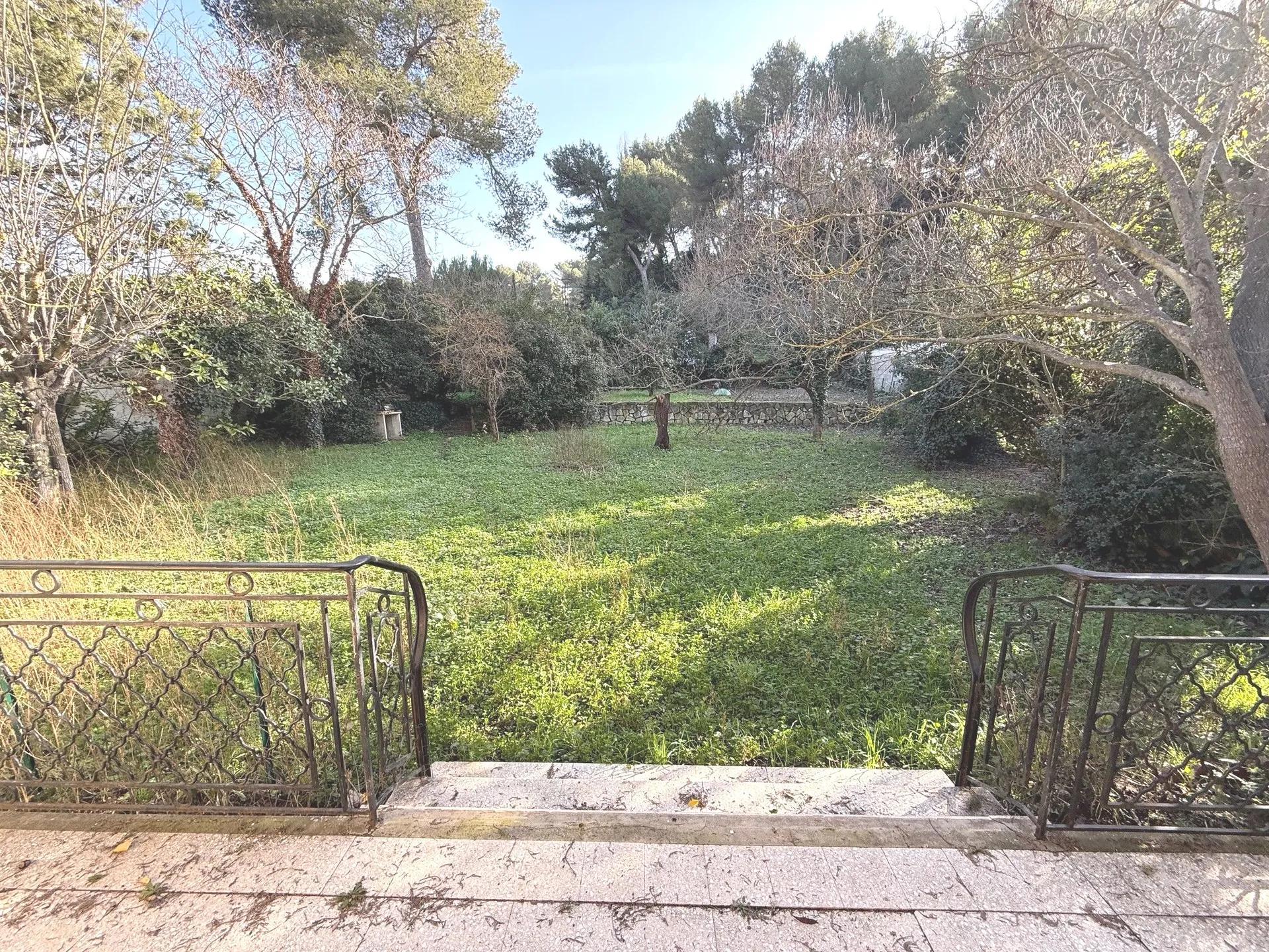 Superbe terrain plat de 1210 m² exposition plat