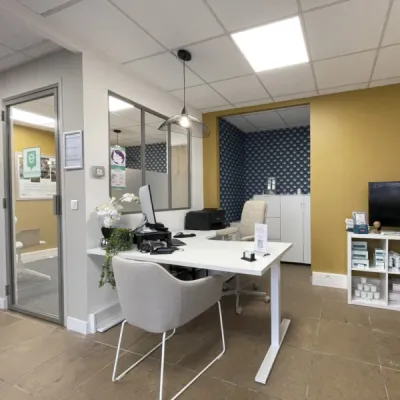 Restructuration et réaménagement d’un magasin d’audioprothèses à Fargues-Saint-Hilaire –par l'Atelier D., architecte d'intérieur à Bordeaux spécialisé en cabinet de soins médicaux