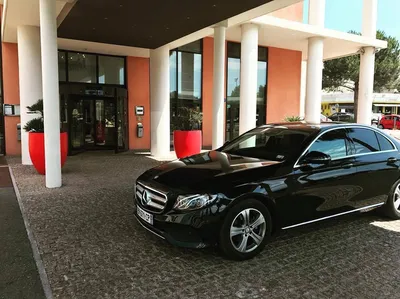 Choisir la référence en matière de transport VTC pour me rendre à l'Hôtel 4 étoiles, réservation VTC ou Taxi privé Marseille Golden Tulip Villa Massalia