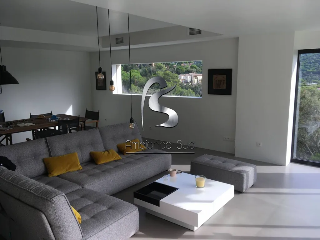 SOL DECORATIF AVEC LA CHAPE MINCE FIBRE A LA CROIX VALMER 83