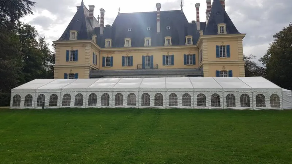 tente et chapiteau château de Rajat St Pierre de Chandieu