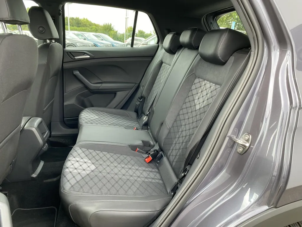 Volkswagen T-Cross R-Line d’occasion automatique essence à vendre à Rouen chez concessionnaire