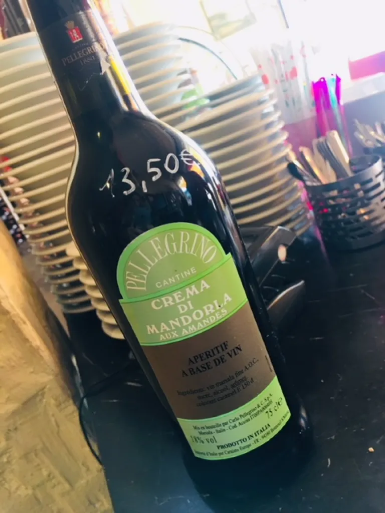 Crema di Mandorla aperitif à base de vin