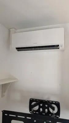 Unité intérieure murale Hitachi installée à St Cyr sur Mer.