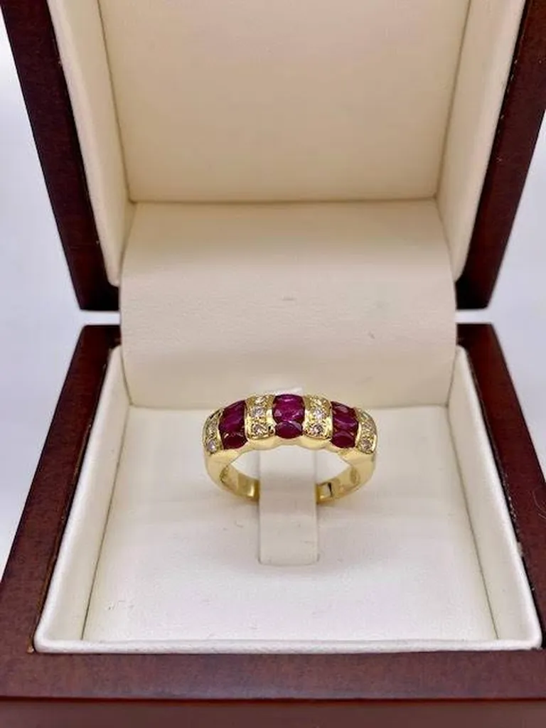 Passion Éternelle : Bague Rubis avec Diamants chez Or Ligne