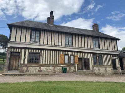 A vendre Propriété Normande et ses dépendances sur 22 hectares dans le secteur de Pont-L'Evêque 14130