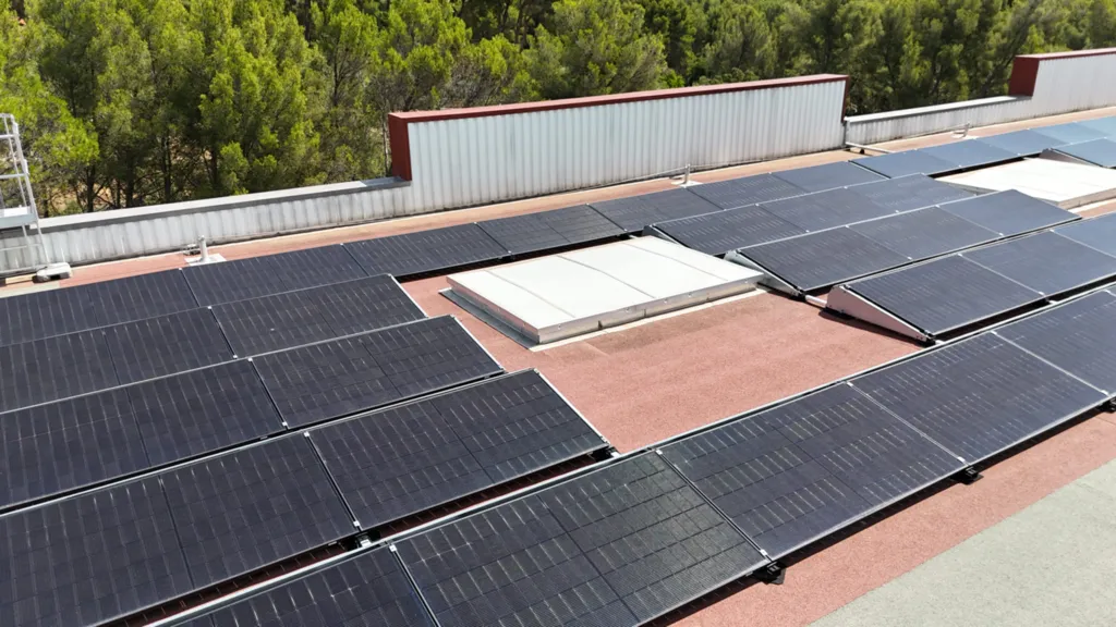 Profitez des aides de l'état pour installer une centrale photovoltaïque sur la toiture de votre commerce