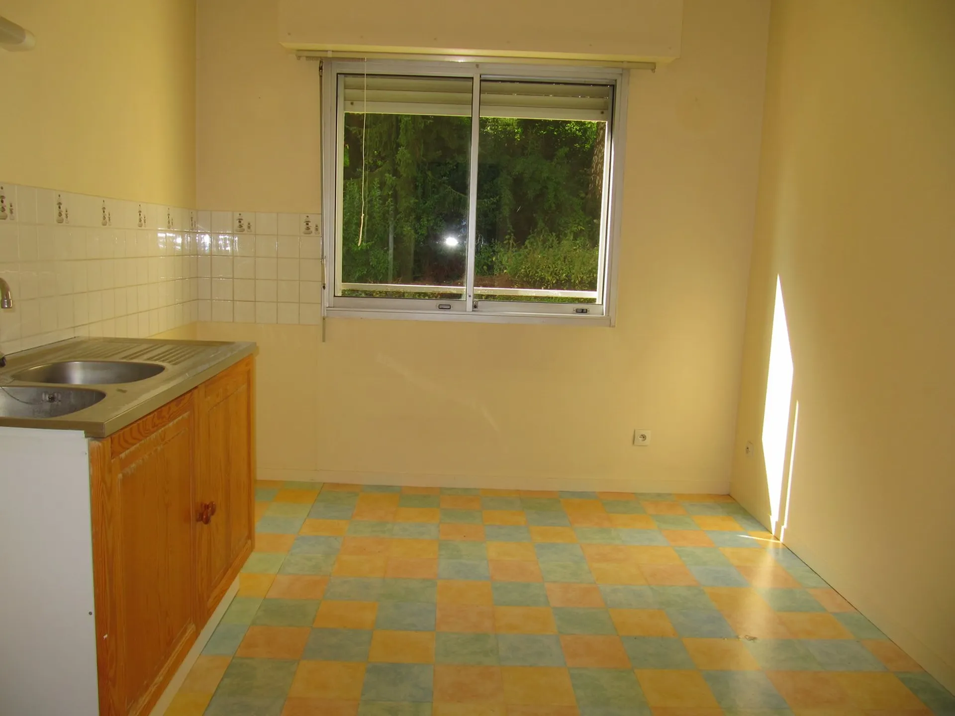 GRAND APPARTEMENT AVEC BALCON LISIEUX PROCHE GARE