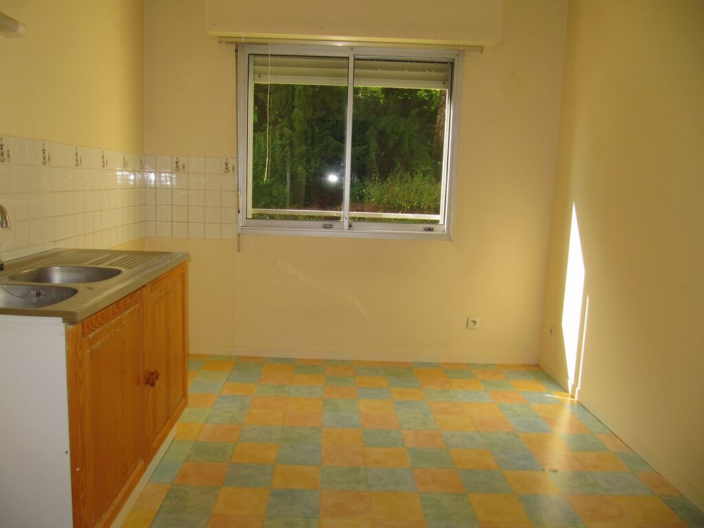 GRAND APPARTEMENT AVEC BALCON LISIEUX PROCHE GARE