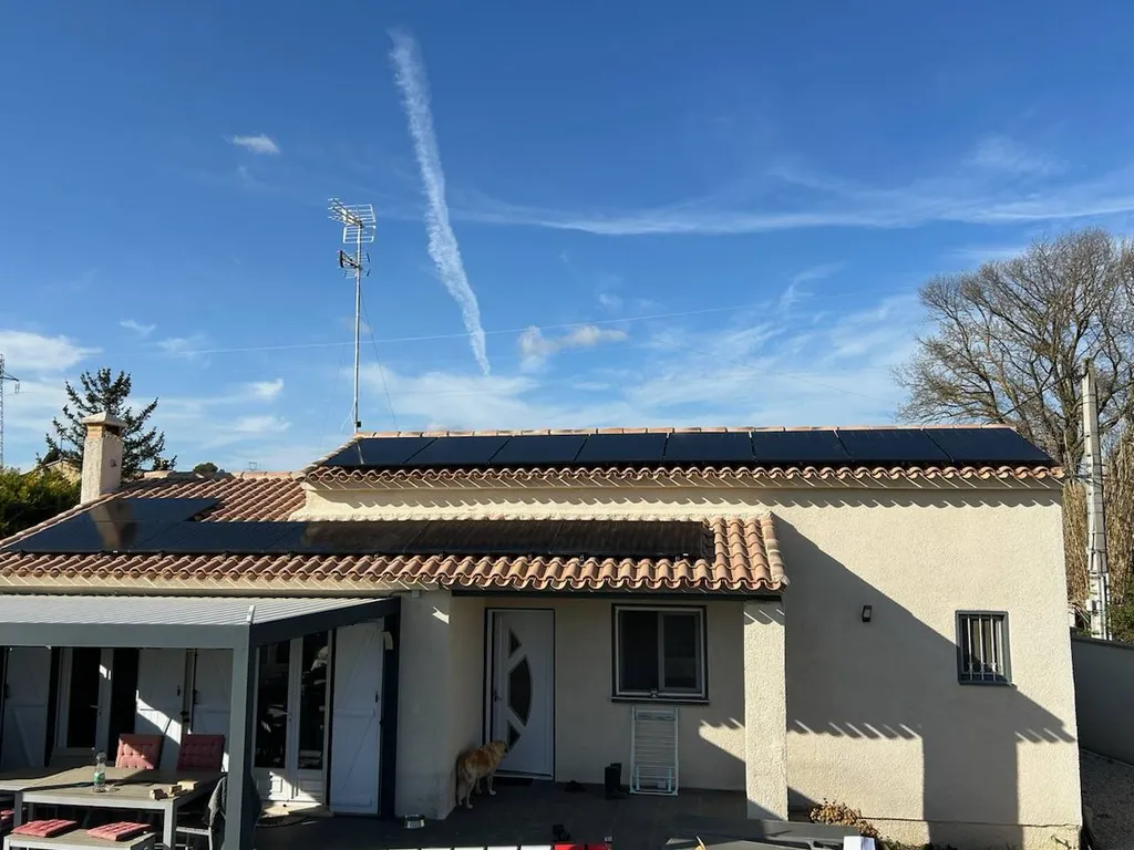 Maison équipée en panneaux solaires dans les Bouches-du-Rhône