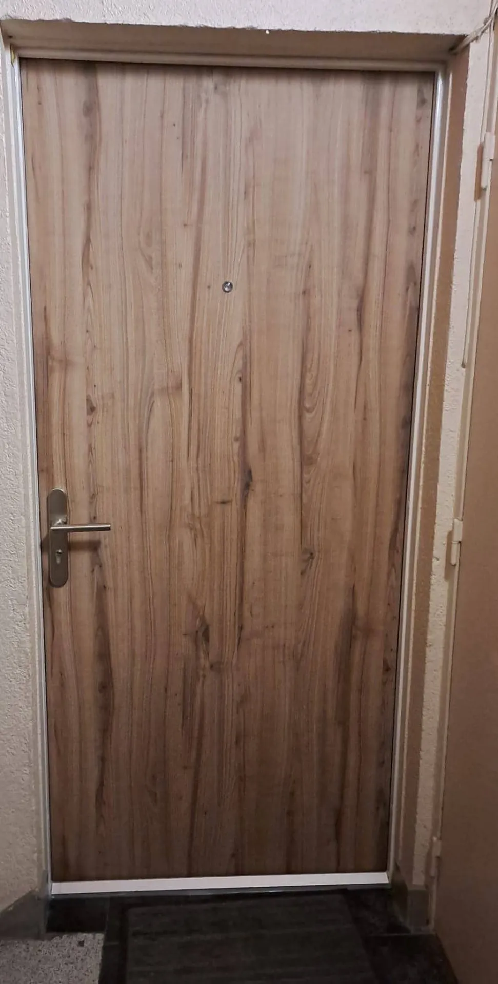 Pose d'une porte palière acoustique à Toulouse - Travaux exécutés par Eco Fenêtres - Intervention sur toutes les communes du 31  : Launaguet, Blagnac, Cugnaux, Fronton ...