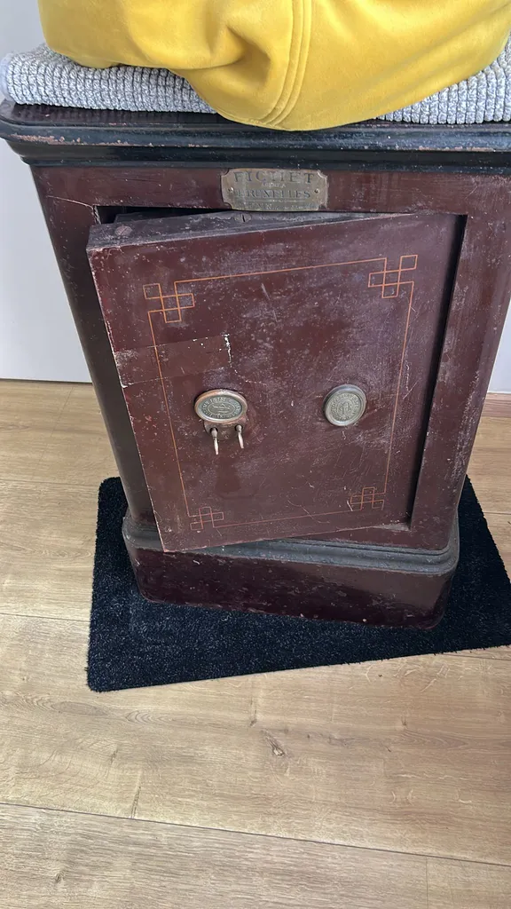 Coffre fort ancien Fichet déverrouillé à Malakoff 92240 par technicien spécialiste en ouverture de coffre-fort