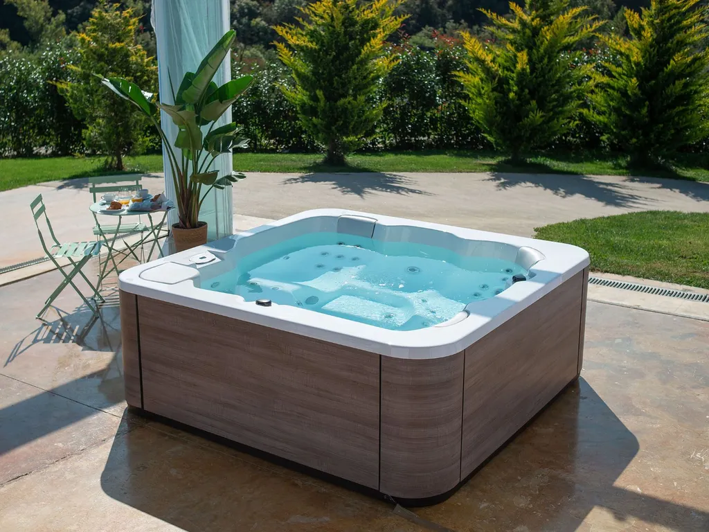 Spa Aqualife Aquavia pour familles sur le Bassin d’Arcachon, pratique et facile à entretenir.