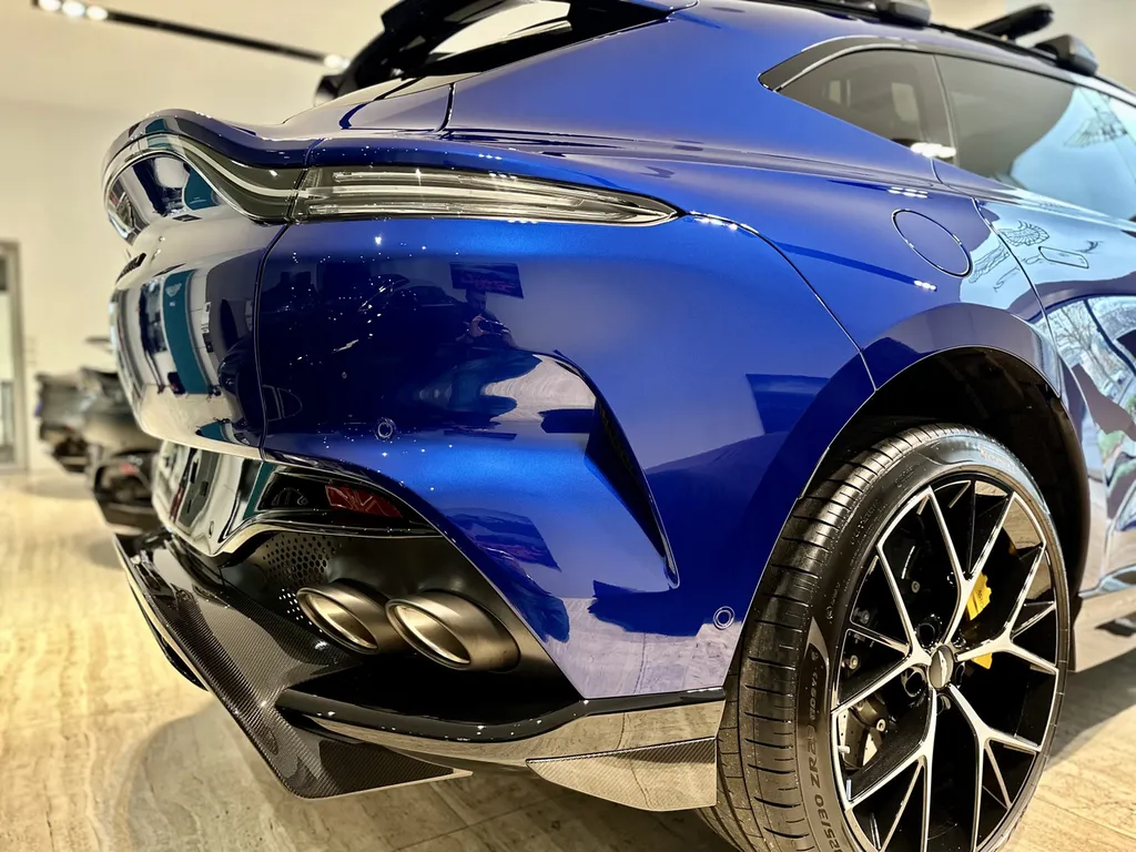 Traitement céramique Aston Martin DBX proche Brignais 