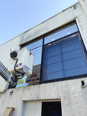 FILMS SOLAIRE ASPECT MIROIR VISTA 90 XC ANTI CHALEUR ET LUMINOSITÉ POUR BAIES VITRÉES PHARMACIE MARIGNANE 