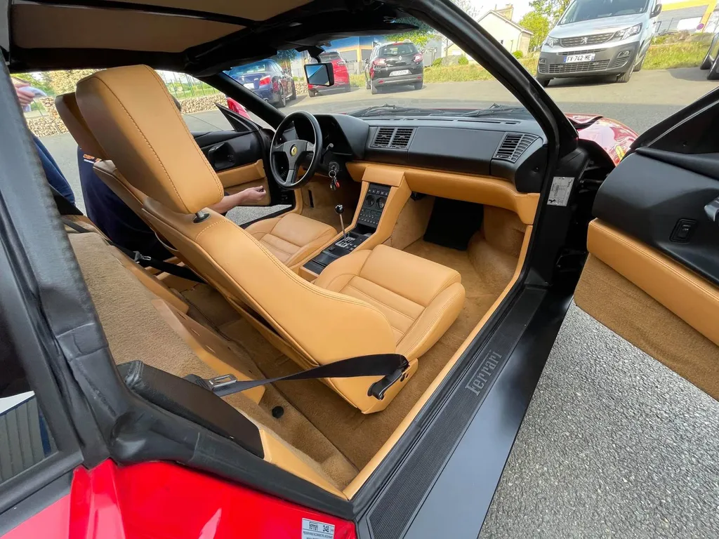 Assurer l'entretien des cuirs de sa Ferrari 348 TS à Le Mans 72