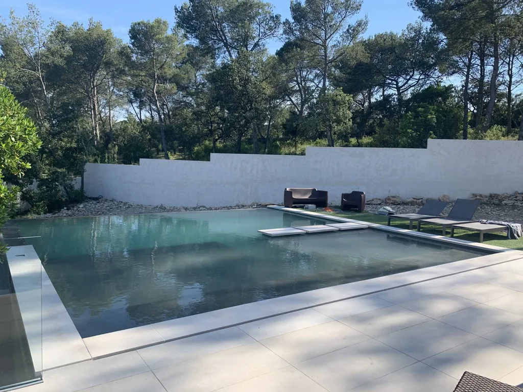 MARGELLE PISCINE EN PIERRE NATURELLE MOLEANOS 