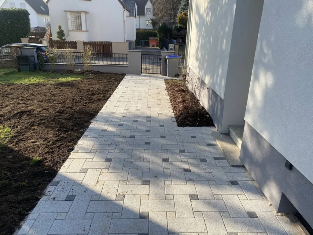 Voie d’accès en pavé d’une maison à Mundolsheim près de Strasbourg