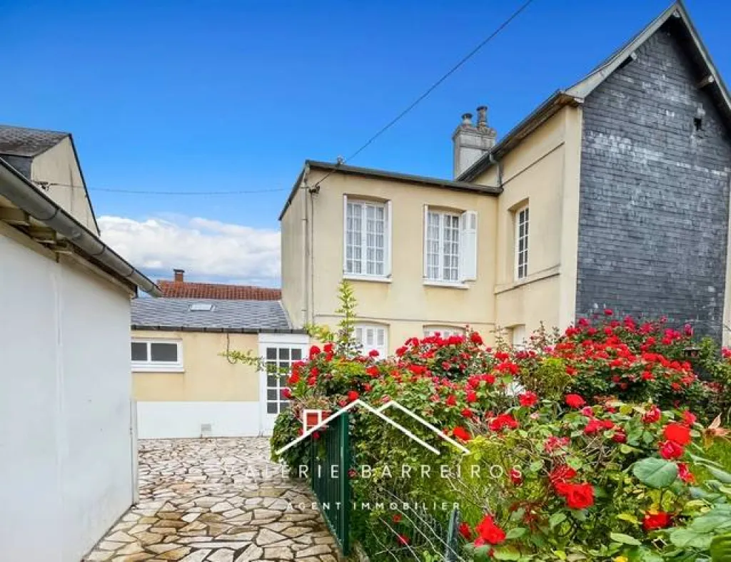 A vendre maison de 100 m² habitables édifiée sur 216 m² de terrain sur la commune de CAUDEBEC LES ELBEUF 76320